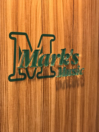 マークスミュージック　アクリル切り文字.JPG